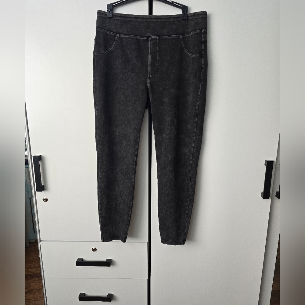 Halara NWOT XL 7/8th Black Denim Jegging